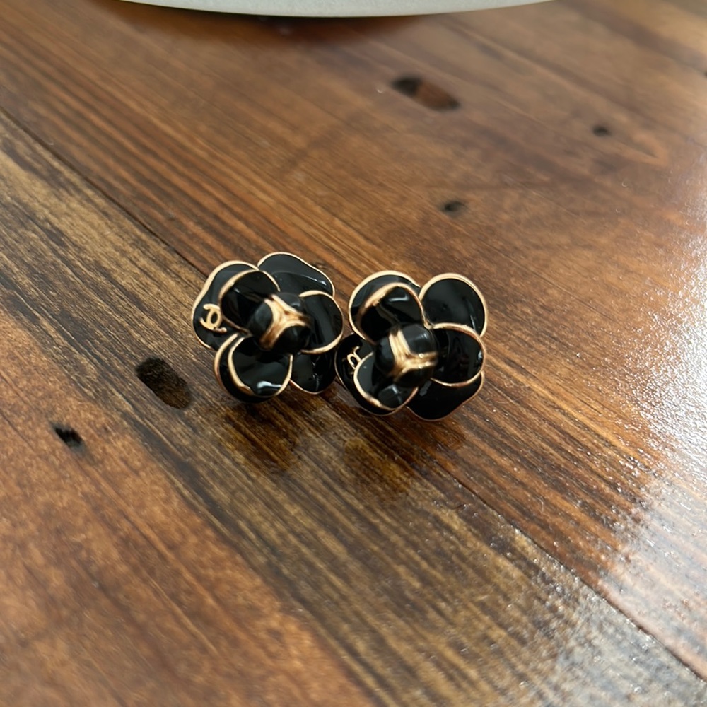 Cc logo earrings